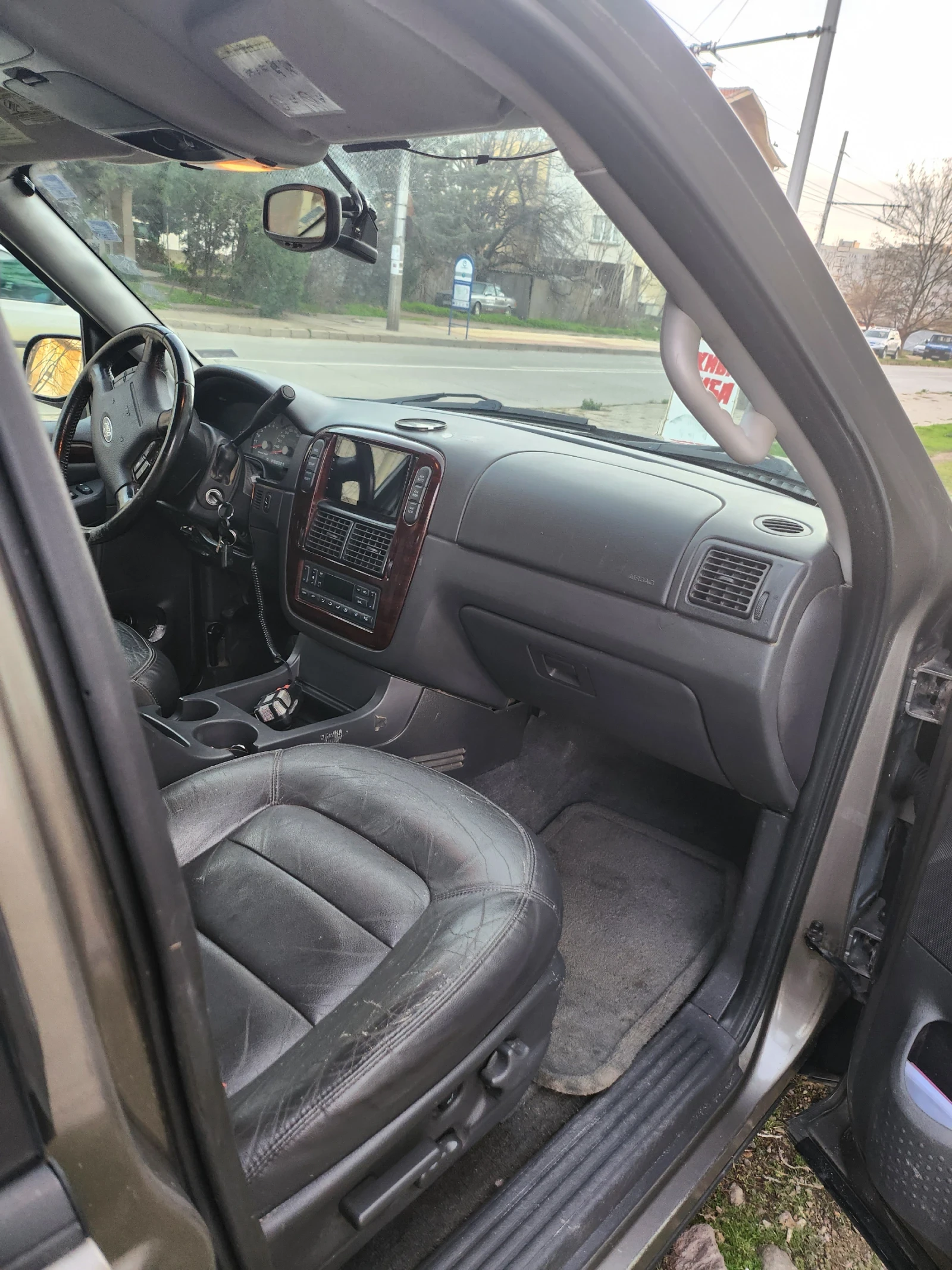 Ford Explorer 4.6 - изображение 9