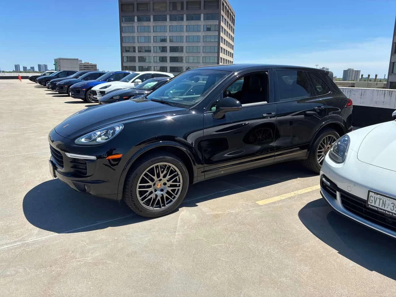 Porsche Cayenne | CARFAX | ПОДГРЕВ | ПАНОРАМА | ДВА КЛЮЧА | , снимка 2 - Автомобили и джипове - 54642826
