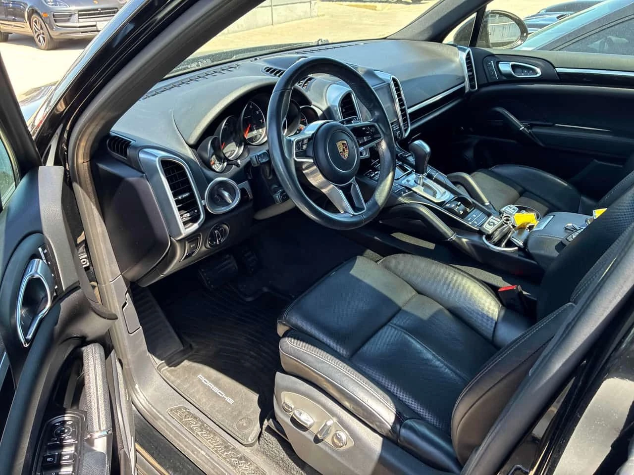 Porsche Cayenne | CARFAX | ПОДГРЕВ | ПАНОРАМА | ДВА КЛЮЧА | , снимка 5 - Автомобили и джипове - 54642826