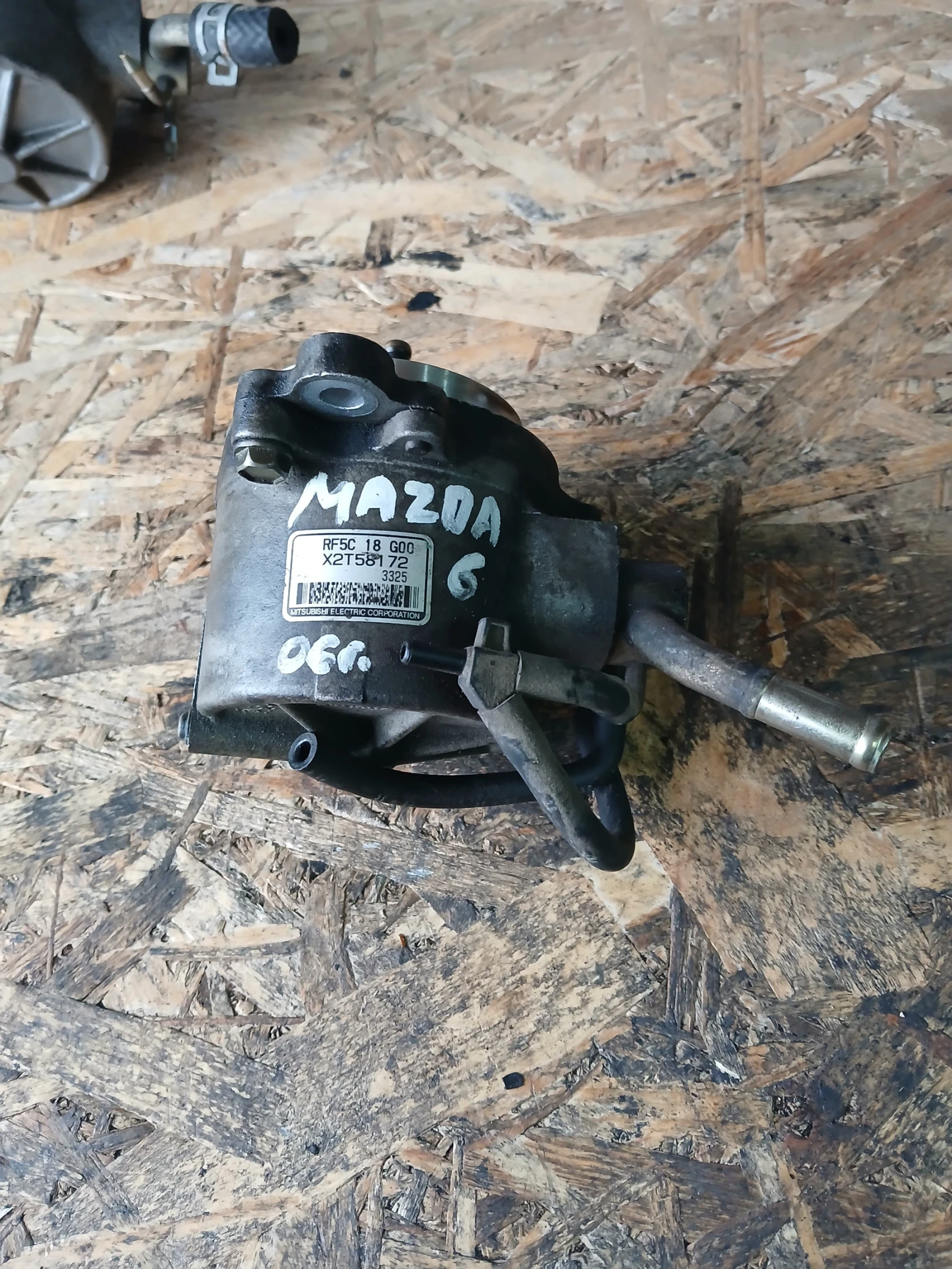 RF5C 18 G00 вакум помпа Mazda 6 2.0D  X2T58172