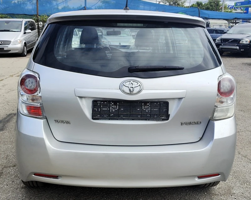 Toyota Verso 1.6i, снимка 8 - Автомобили и джипове - 47682375