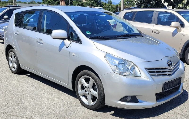 Toyota Verso 1.6i, снимка 5 - Автомобили и джипове - 47252576