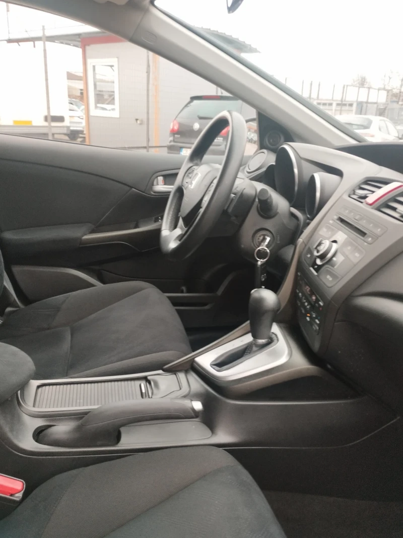 Honda Civic 1.8 benzin sport automatic , снимка 13 - Автомобили и джипове - 48305997