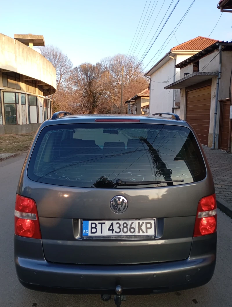 VW Touran, снимка 8 - Автомобили и джипове - 49042656