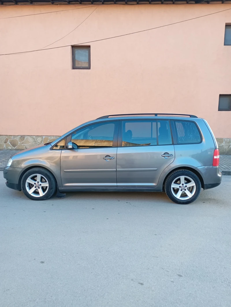 VW Touran, снимка 10 - Автомобили и джипове - 49042656