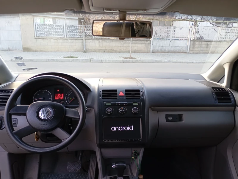 VW Touran, снимка 12 - Автомобили и джипове - 49042656