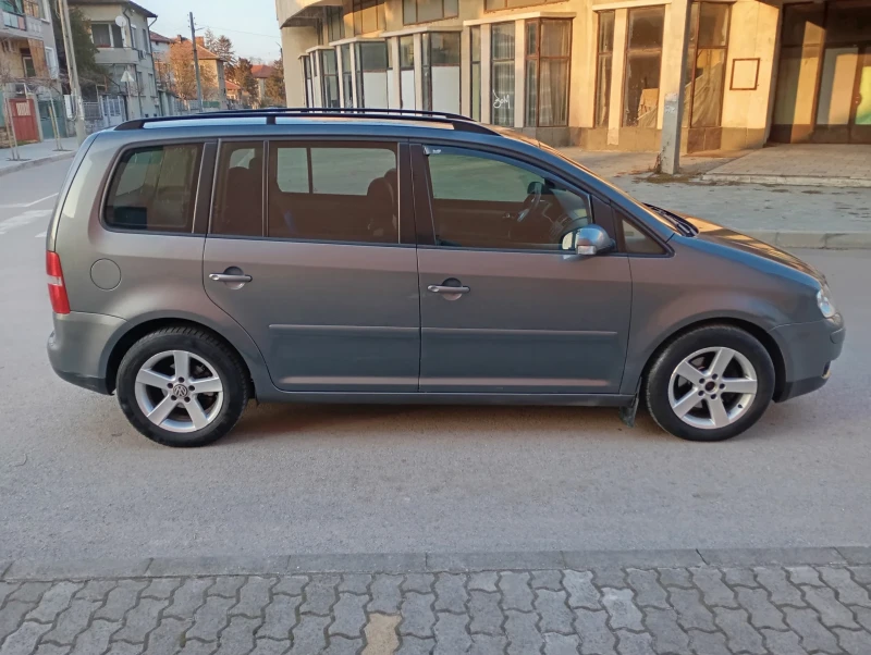 VW Touran, снимка 5 - Автомобили и джипове - 49042656