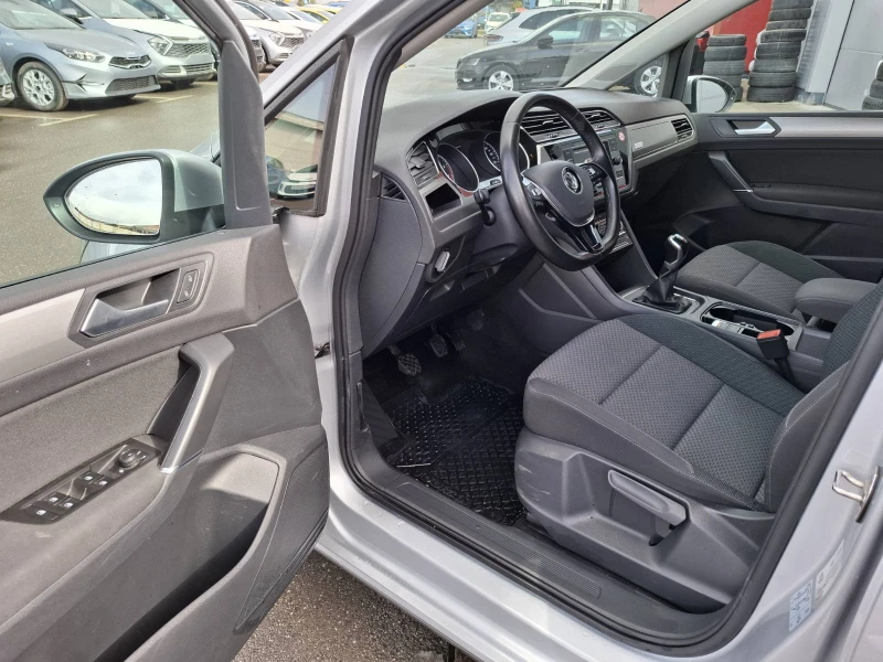 VW Touran 1.5 tsi, снимка 8 - Автомобили и джипове - 49475660