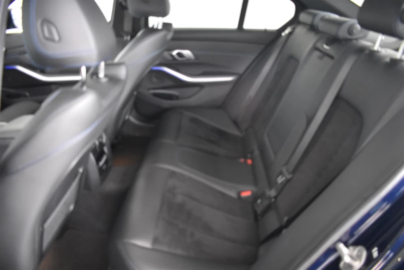 BMW 320 xDrive Седан, снимка 11 - Автомобили и джипове - 53357311