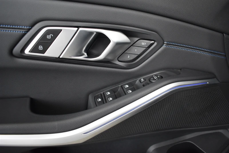 BMW 320 xDrive Седан, снимка 9 - Автомобили и джипове - 53357311