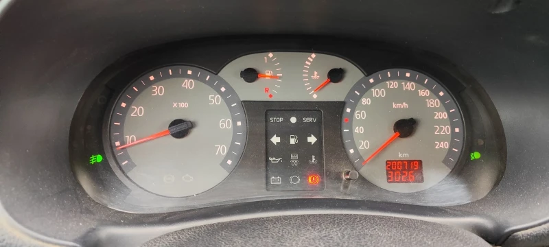 Renault Clio 1.4 бензин, снимка 5 - Автомобили и джипове - 53509473