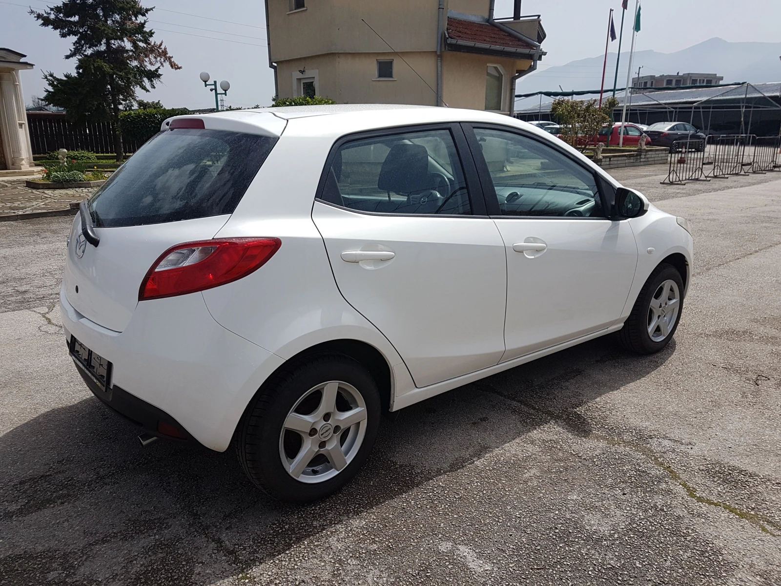 Mazda 2 1.3 i клима - изображение 5