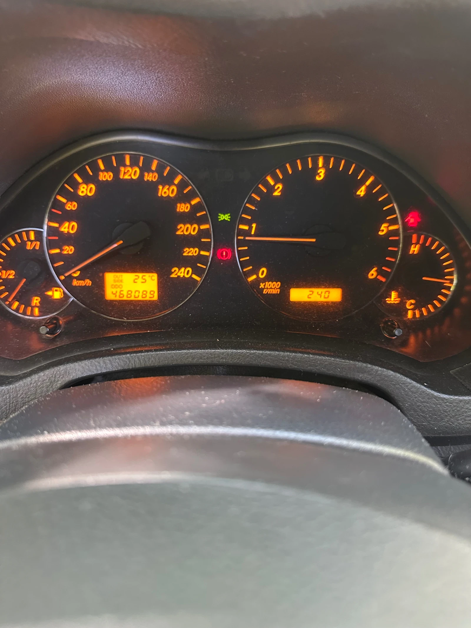 Toyota Avensis 2, 0 D-4D - изображение 9