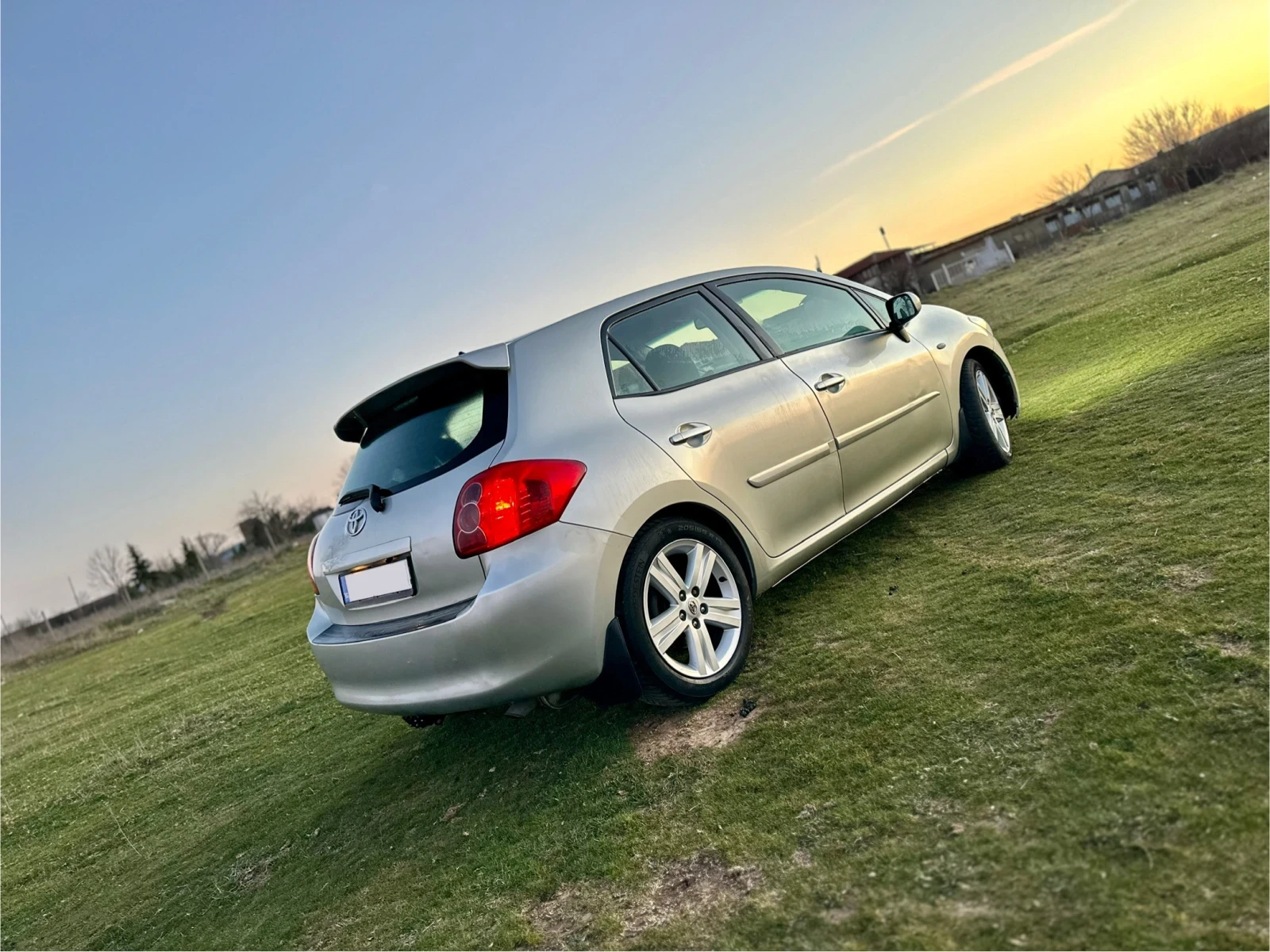 Toyota Auris 2.2, снимка 4 - Автомобили и джипове - 54046407