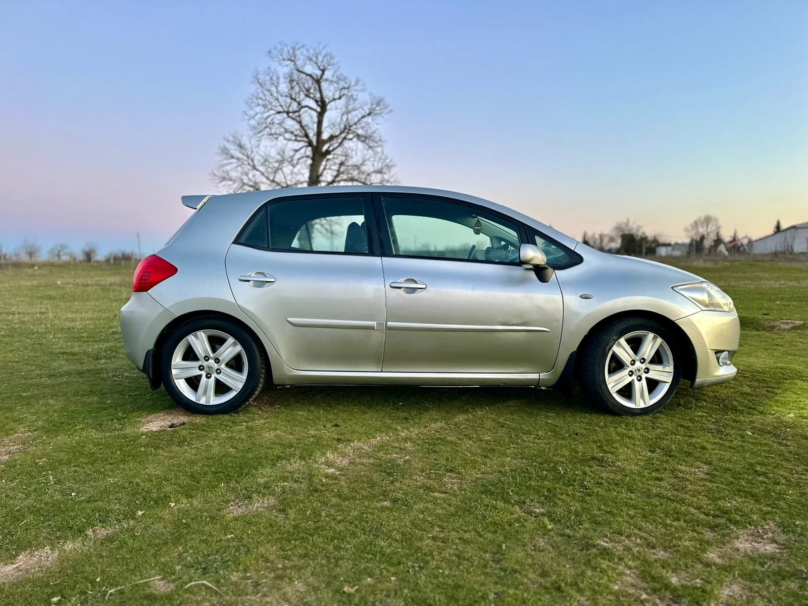 Toyota Auris 2.2, снимка 7 - Автомобили и джипове - 54046407