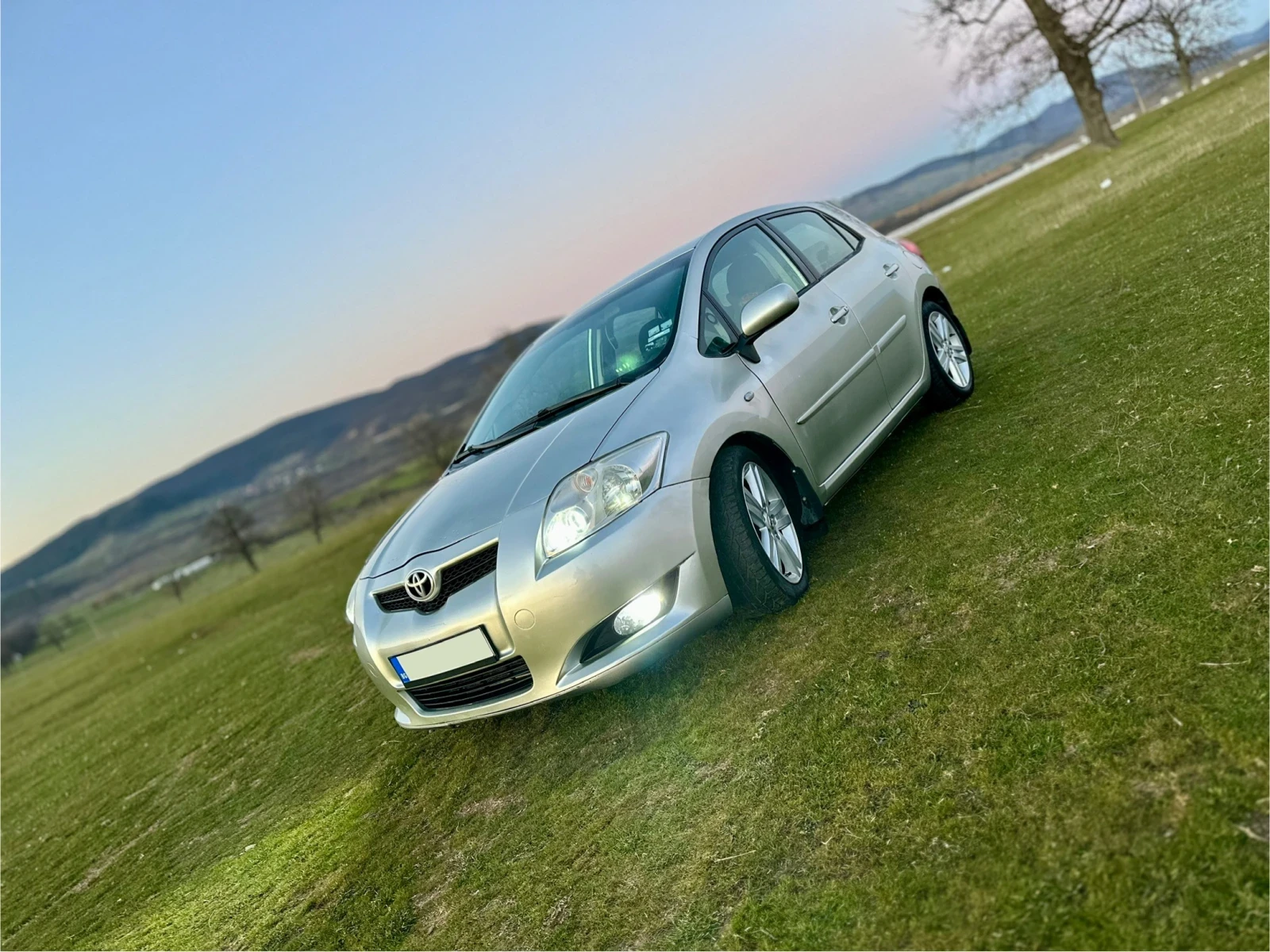 Toyota Auris 2.2, снимка 3 - Автомобили и джипове - 54046407
