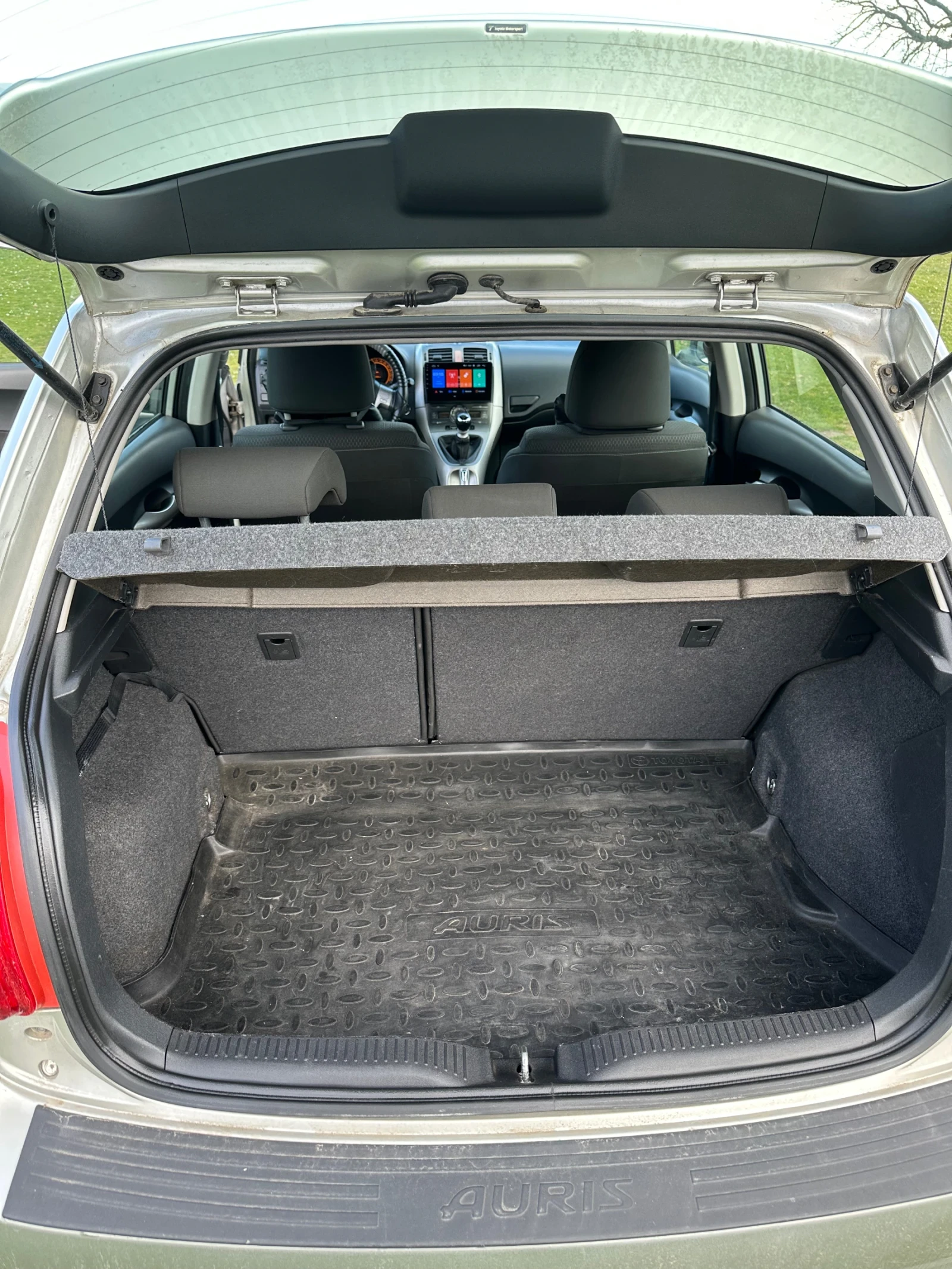 Toyota Auris 2.2, снимка 11 - Автомобили и джипове - 54046407