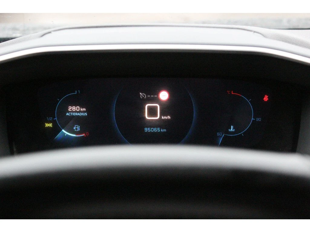 Peugeot 2008 1.5 HDI Allure, снимка 6 - Автомобили и джипове - 54218085