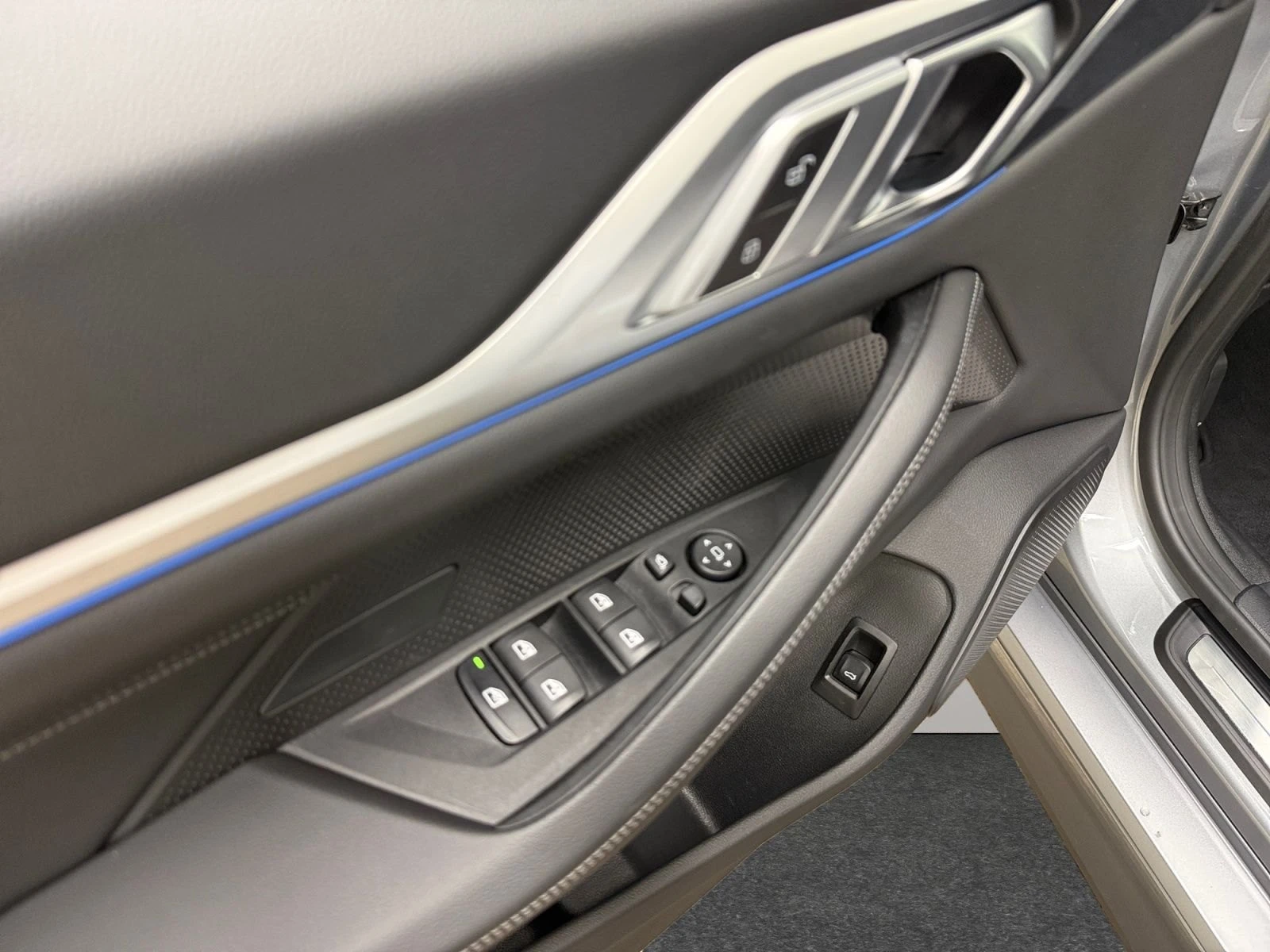BMW i4 eDrive40 Leather Navi LED , снимка 16 - Автомобили и джипове - 56259753