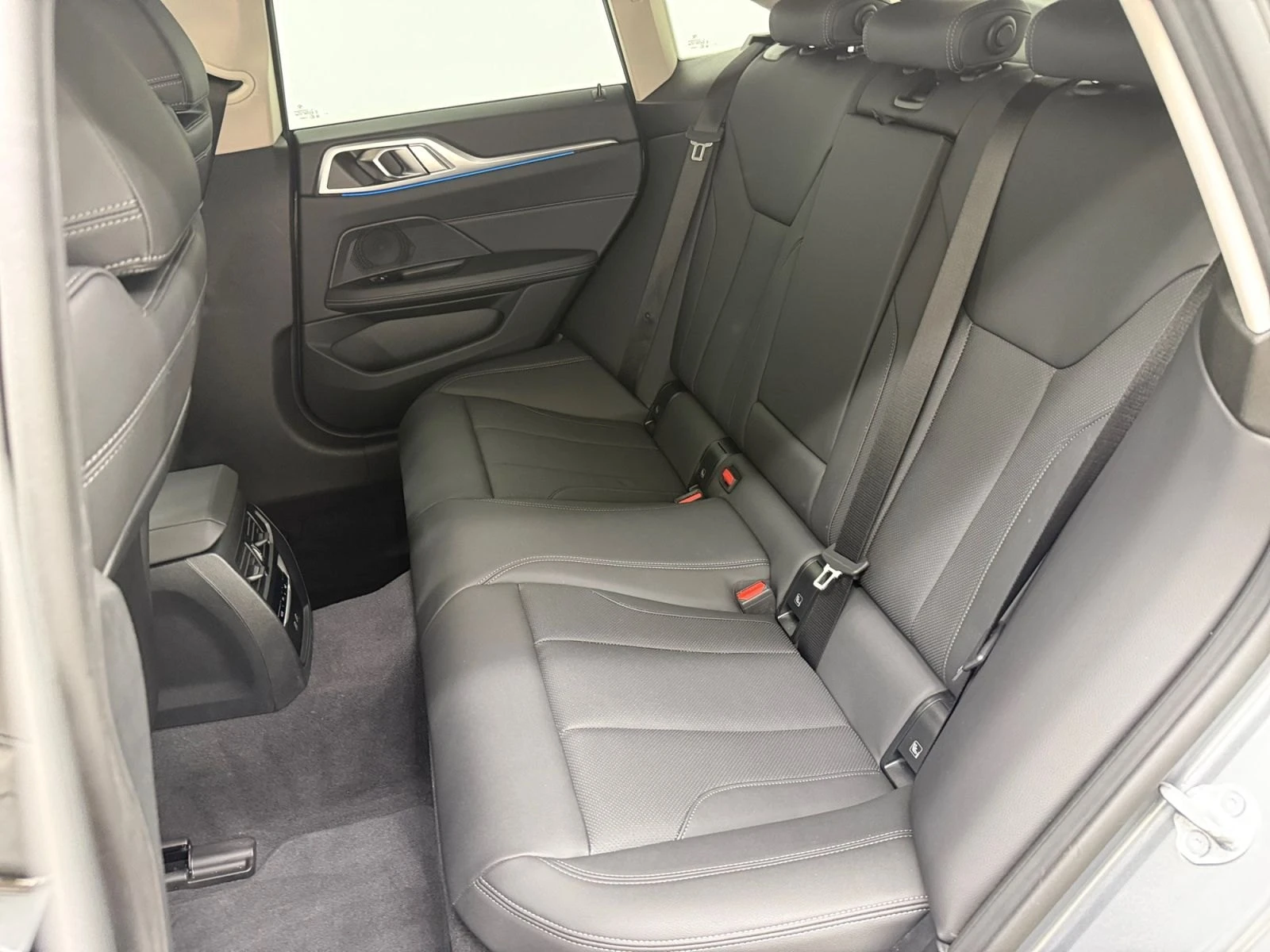 BMW i4 eDrive40 Leather Navi LED , снимка 8 - Автомобили и джипове - 56259753
