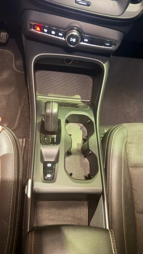 Volvo XC40 2.0d 150, снимка 11