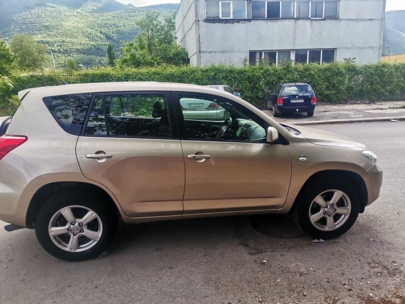 Toyota Rav4 2.0D4D, снимка 9 - Автомобили и джипове - 47189703