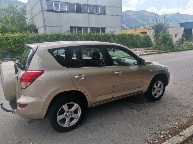 Toyota Rav4 2.0D4D, снимка 10 - Автомобили и джипове - 47189703