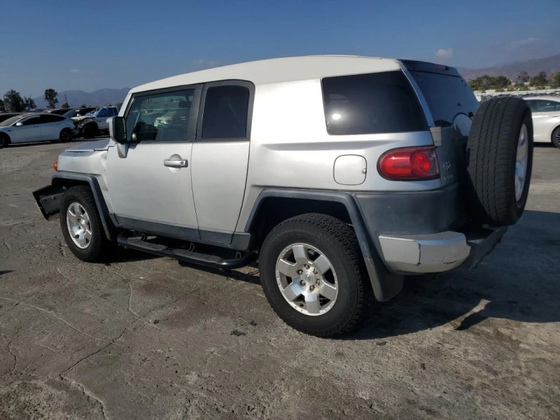 Toyota Fj cruiser, снимка 2 - Автомобили и джипове - 47741093