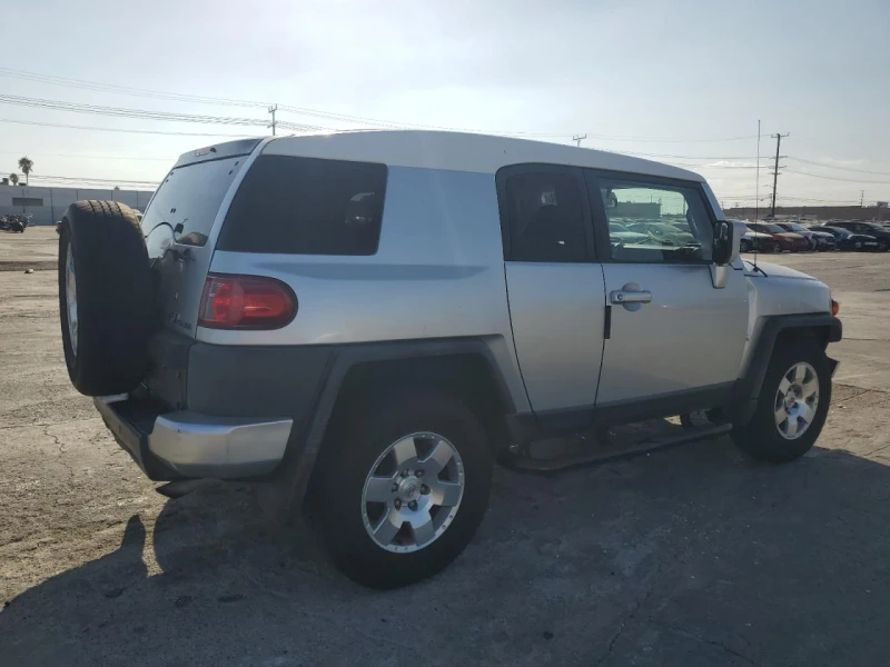 Toyota Fj cruiser, снимка 3 - Автомобили и джипове - 47741093