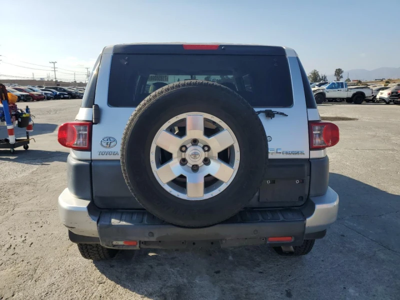 Toyota Fj cruiser, снимка 6 - Автомобили и джипове - 47741093