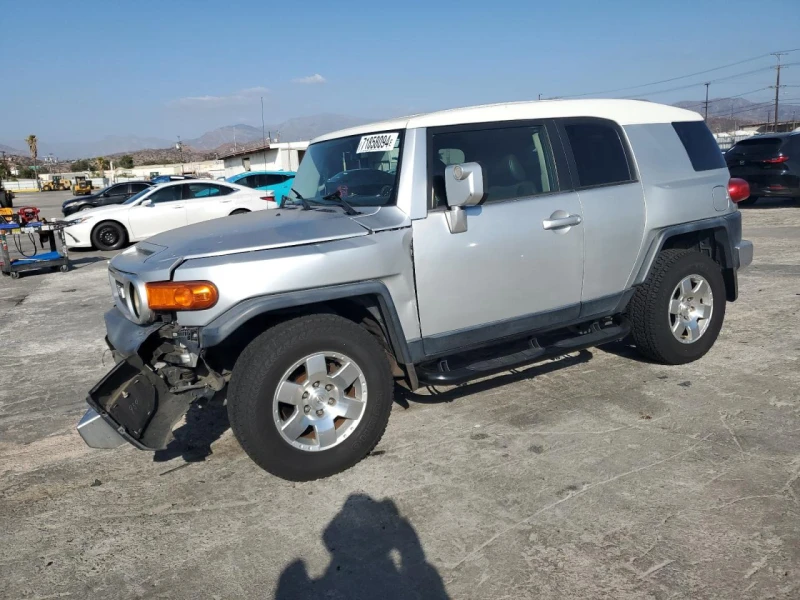 Toyota Fj cruiser, снимка 1 - Автомобили и джипове - 47741093