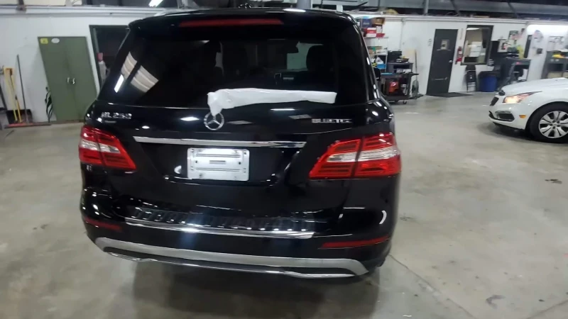 Mercedes-Benz ML 250 2015* Камера* Лизинг* Подгреви* FULL LED* keyless*, снимка 2 - Автомобили и джипове - 48542908