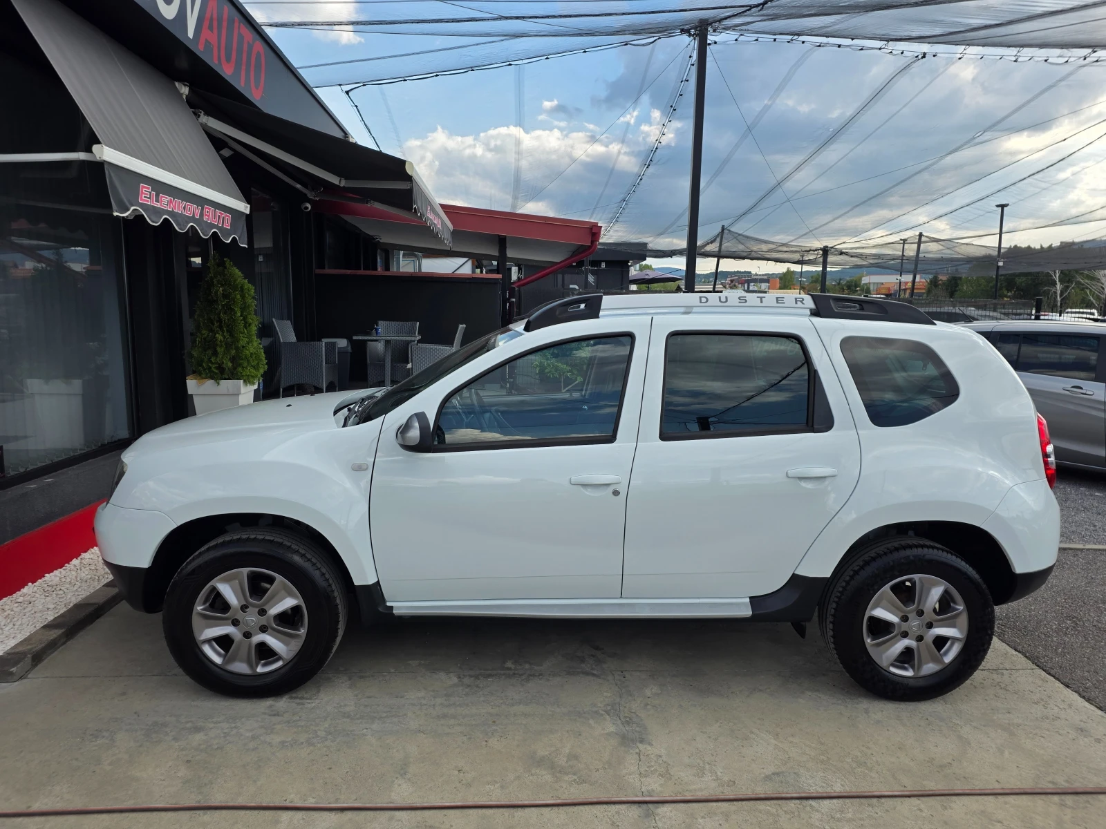 Dacia Duster 1.2 I-125к.с EURO 6-4Х4-КЛИМАТИК-ШВЕЙЦАРИЯ  - изображение 4