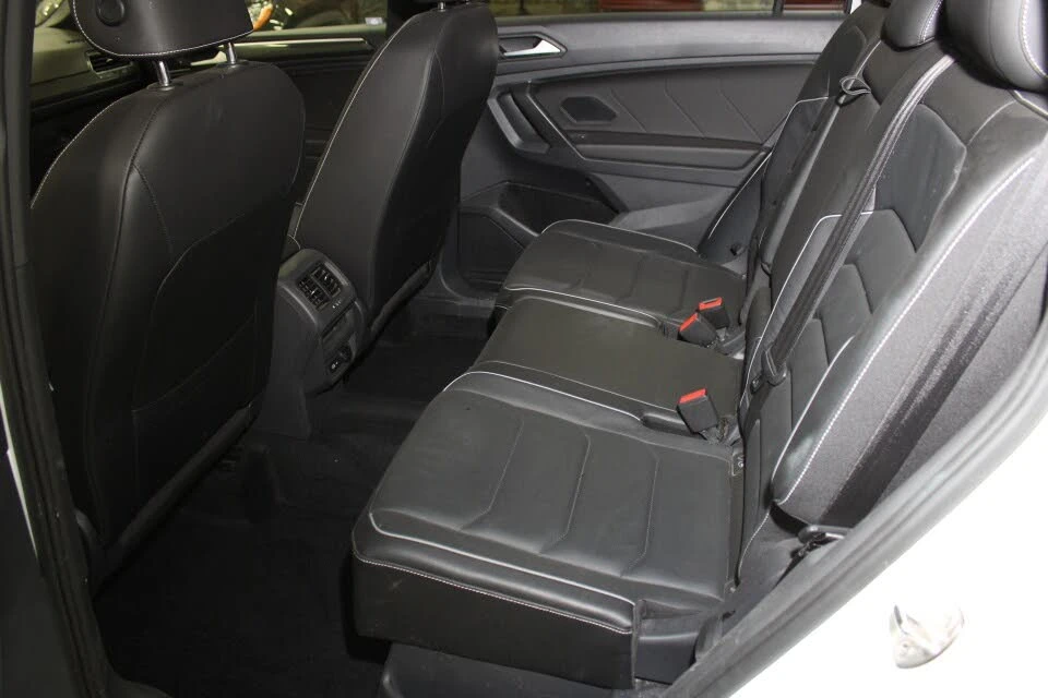 VW Tiguan SEL PREMIUM* R-LINE* ДИГИТАЛНО* ТАБЛО* ПАНО* ДИСТР, снимка 14 - Автомобили и джипове - 54782845