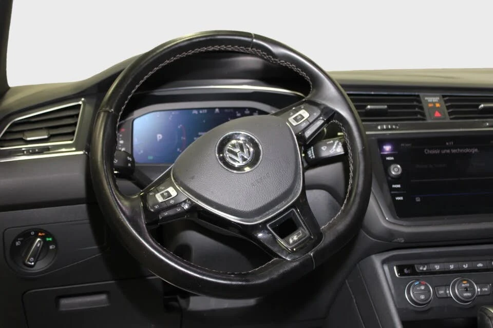 VW Tiguan SEL PREMIUM* R-LINE* ДИГИТАЛНО* ТАБЛО* ПАНО* ДИСТР, снимка 10 - Автомобили и джипове - 54782845