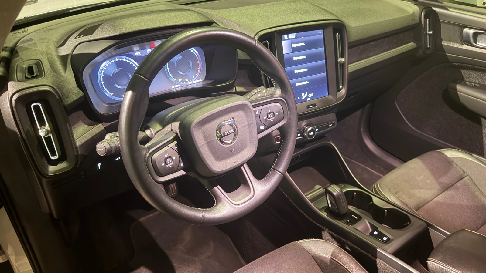 Volvo XC40 2.0d 150, снимка 9 - Автомобили и джипове - 54842678