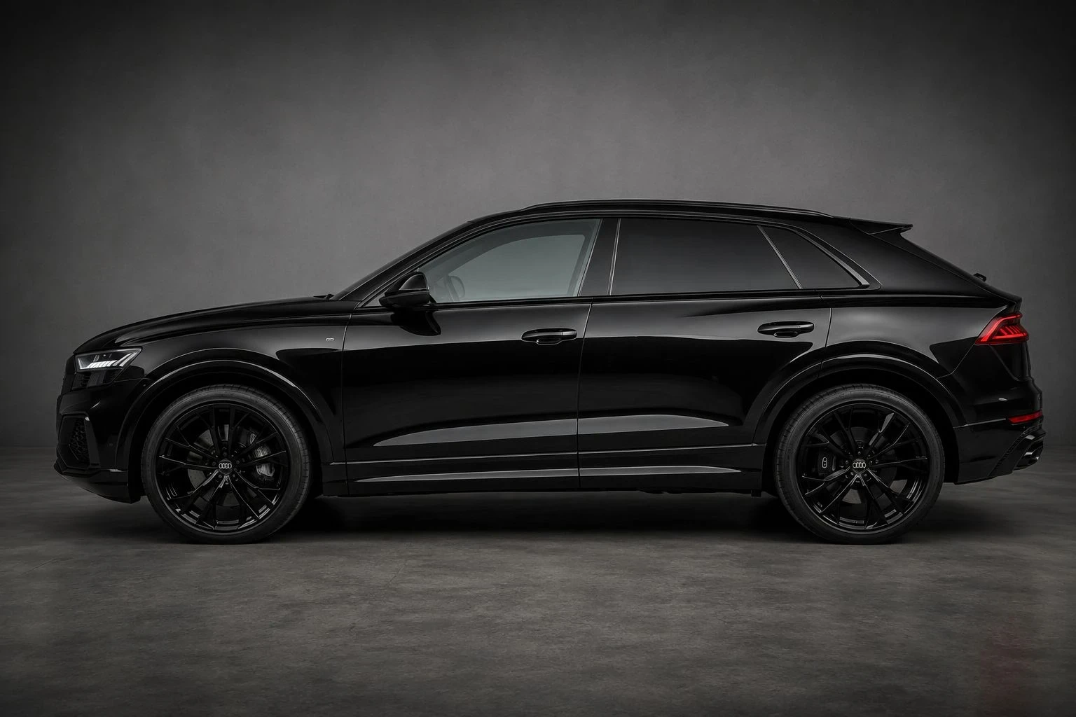 Audi RSQ8 Очакван Внос/ CERAMIC / CARBON / BANG & OLUF, снимка 4 - Автомобили и джипове - 55590311