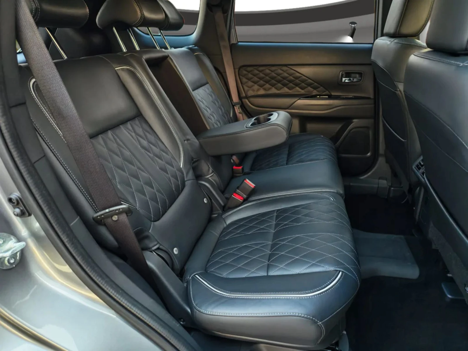 Mitsubishi Outlander Diamond+ /4x4/PHEV/140хл.км/ПЪЛНА СЕРВИЗНА ИСТОРИЯ, снимка 15 - Автомобили и джипове - 55870658