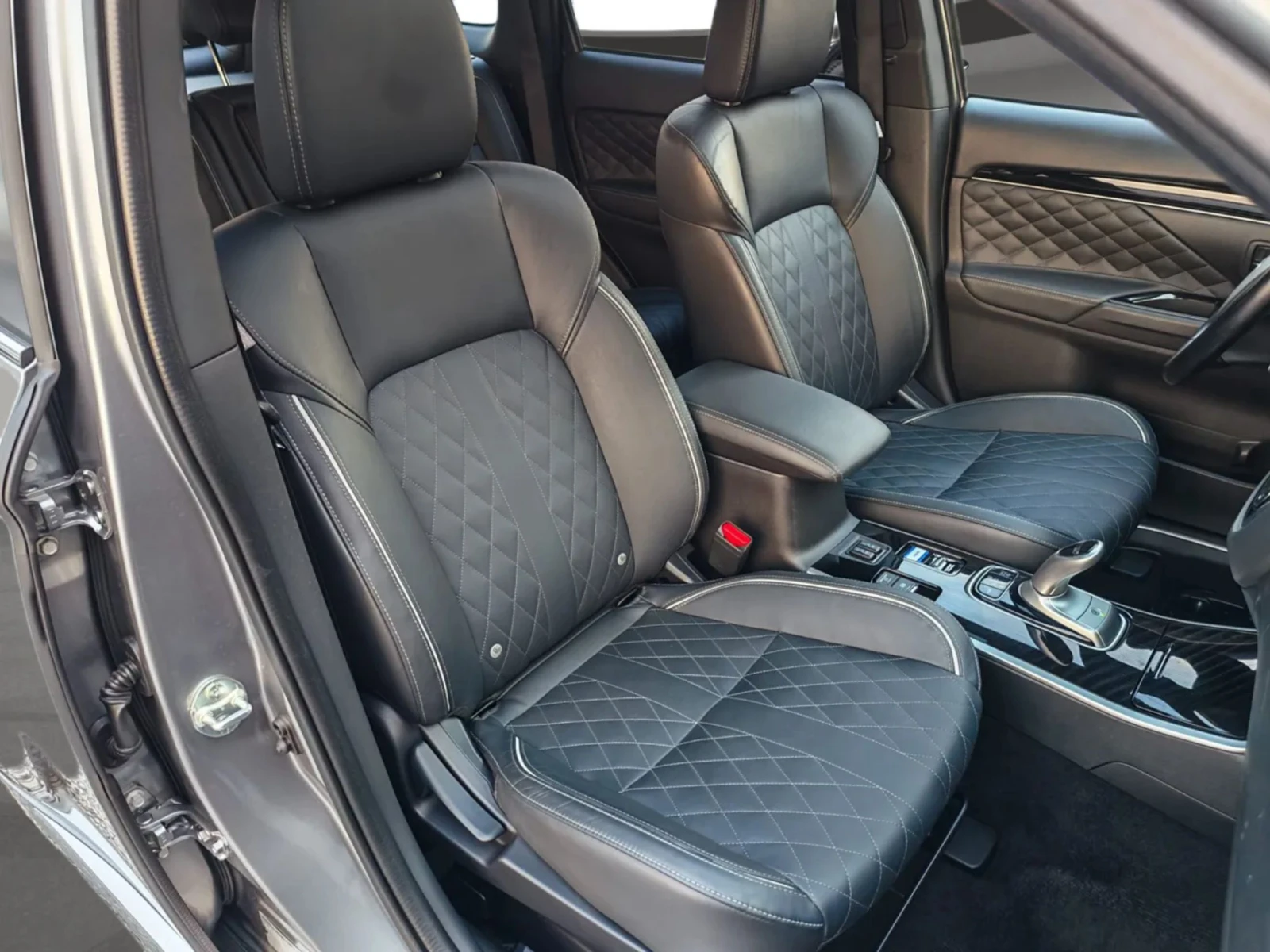 Mitsubishi Outlander Diamond+ /4x4/PHEV/140хл.км/ПЪЛНА СЕРВИЗНА ИСТОРИЯ, снимка 13 - Автомобили и джипове - 55870658
