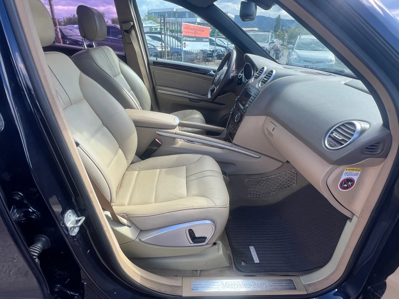 Mercedes-Benz ML 320 Собствен лизинг! 100% ОдобрениеУ, снимка 15 - Автомобили и джипове - 56233245