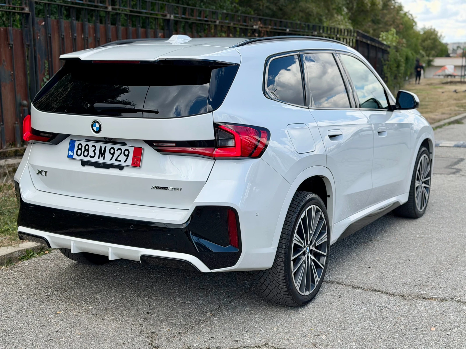 BMW X1 28i Xdrive M Pano HUD Adaptive 360 Harman, снимка 5 - Автомобили и джипове - 56268760