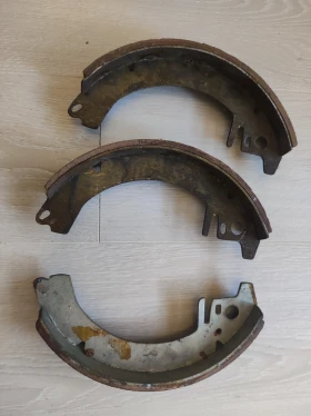 Челюсти задни спирачки Москвич, снимка 1