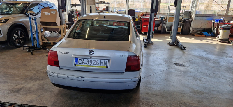 VW Passat 1.8Т, снимка 4 - Автомобили и джипове - 44551790