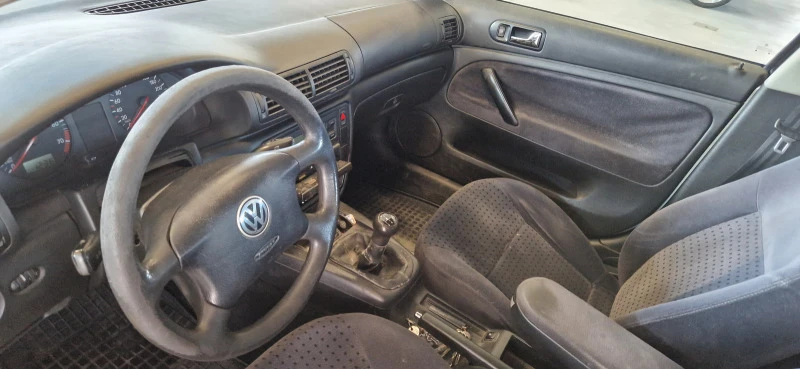 VW Passat 1.8Т, снимка 6 - Автомобили и джипове - 47026126