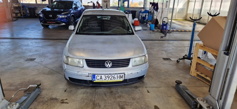 VW Passat 1.8Т, снимка 1 - Автомобили и джипове - 47026126