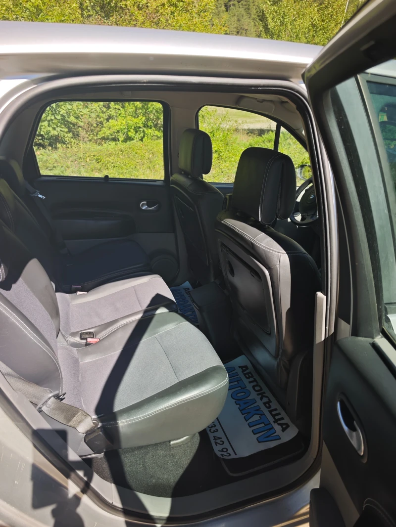 Renault Scenic 1.6I , снимка 8 - Автомобили и джипове - 51810647