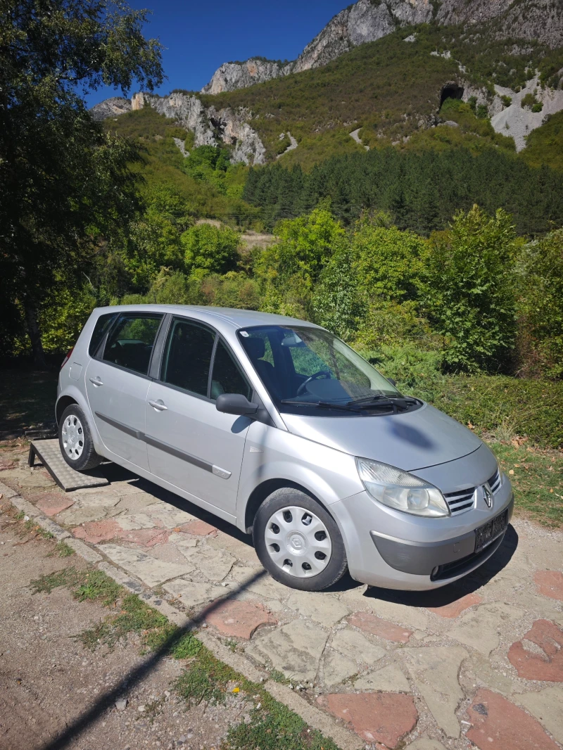 Renault Scenic 1.6I , снимка 12 - Автомобили и джипове - 51810647