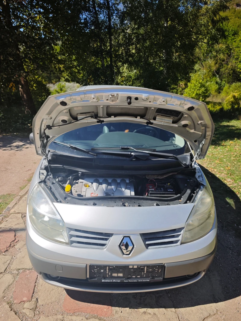 Renault Scenic 1.6I , снимка 14 - Автомобили и джипове - 51810647