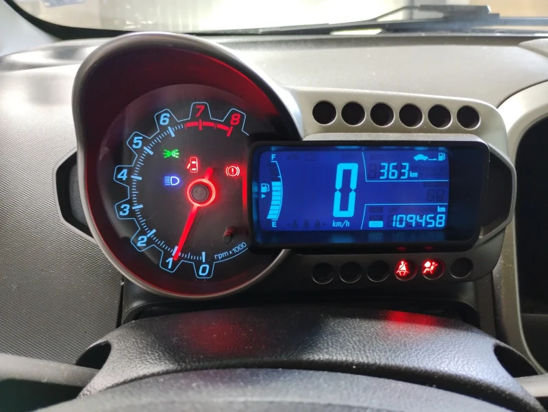 Chevrolet Aveo 1.2 eco tech , снимка 4 - Автомобили и джипове - 52268514