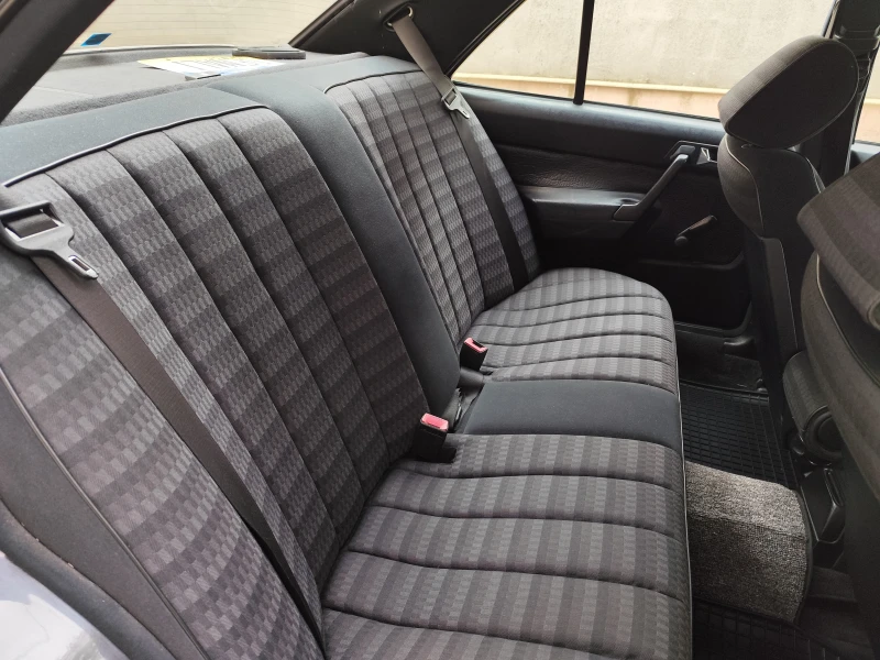 Mercedes-Benz 190, снимка 11 - Автомобили и джипове - 51914562